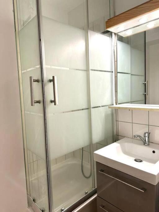 - 4pers Proche Gare 10 Min Apartment